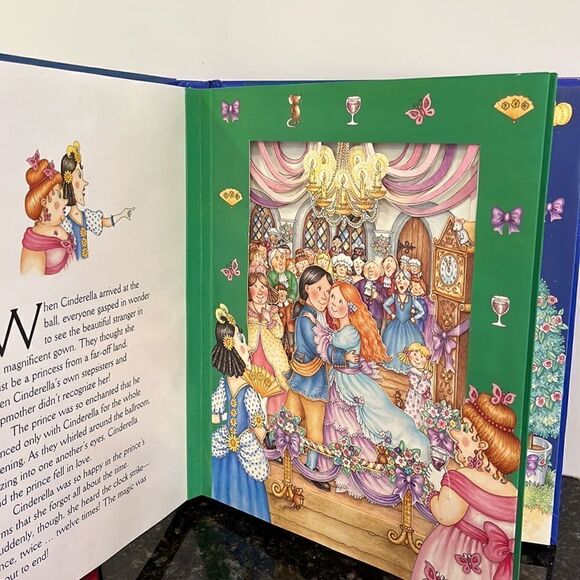 Cinderella & Snow White Step Inside -Magic 3-Dimensional Fairy-Tale Worl… - Picture 5 of 10